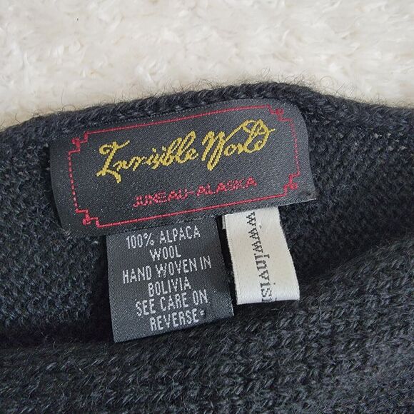 Invisible World 100%‎ Alpaca Handwoven In Bolivia Black Red Fringed Poncho READ - Picture 3 of 16